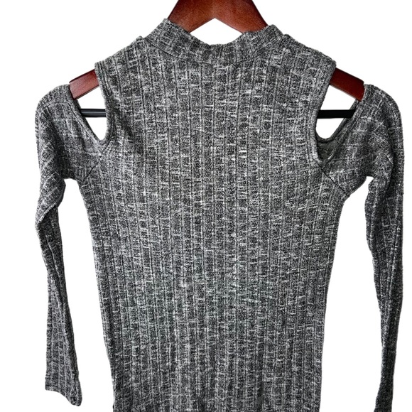 - gray american eagle open shoulder fitted top B15 - Picture 4 of 5